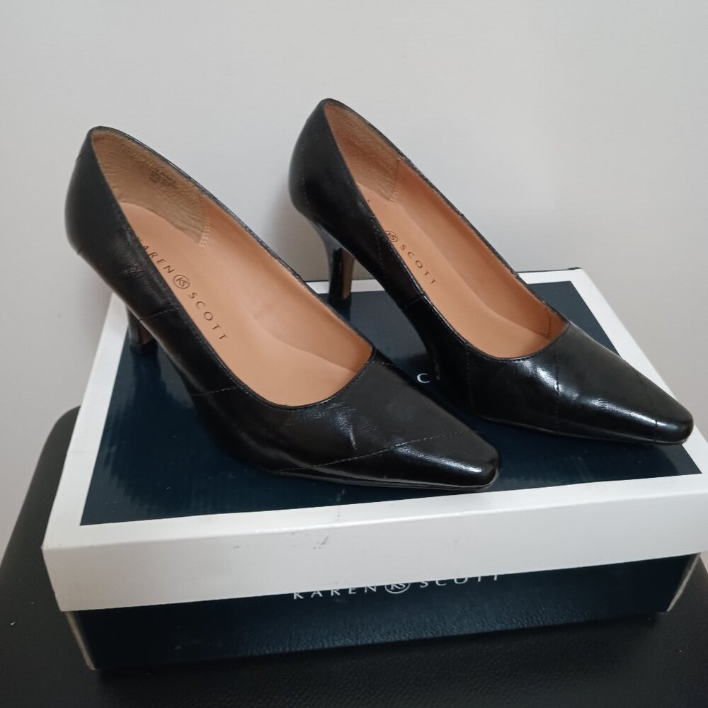 Black dress shoes, size 5.5M